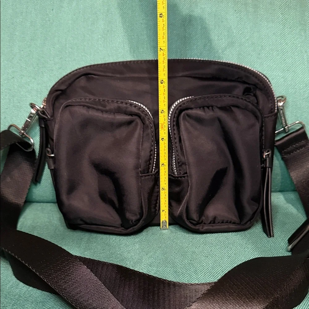 Stylish Black Messenger Bag with Adjustable Strap